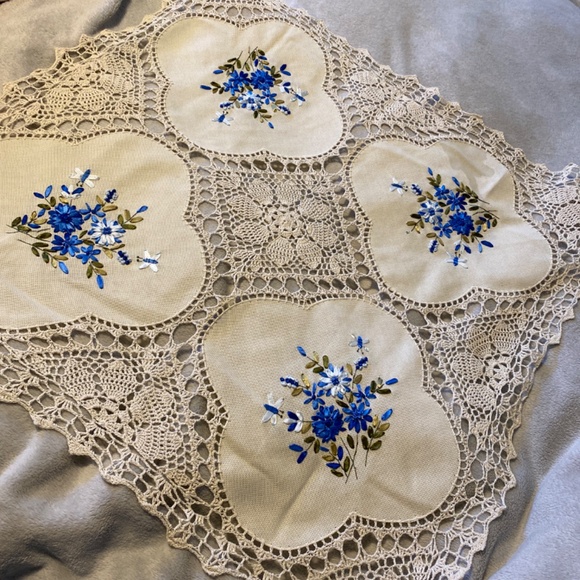 Beautiful unique tablecloth ,  size 82 cm x 82 cm hand made - Picture 3 of 4